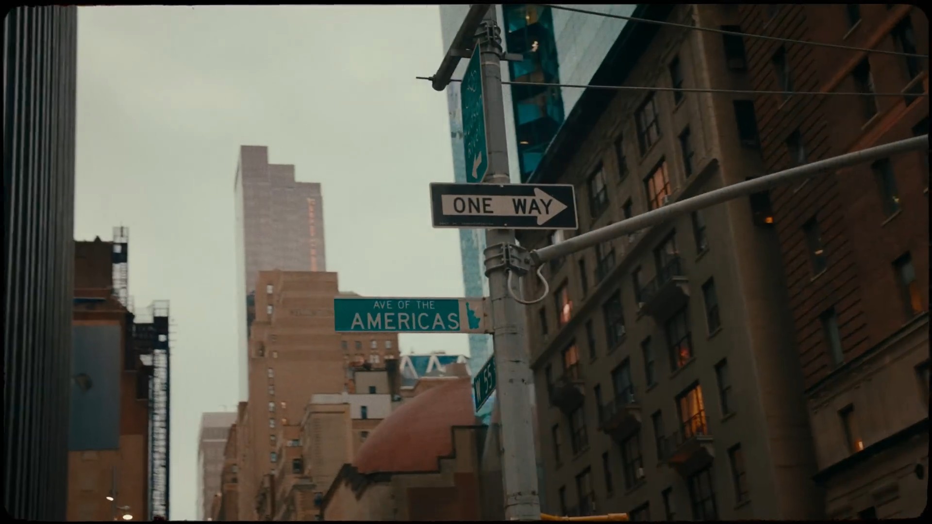 video - Davido - Away (Vidéo Officielle)