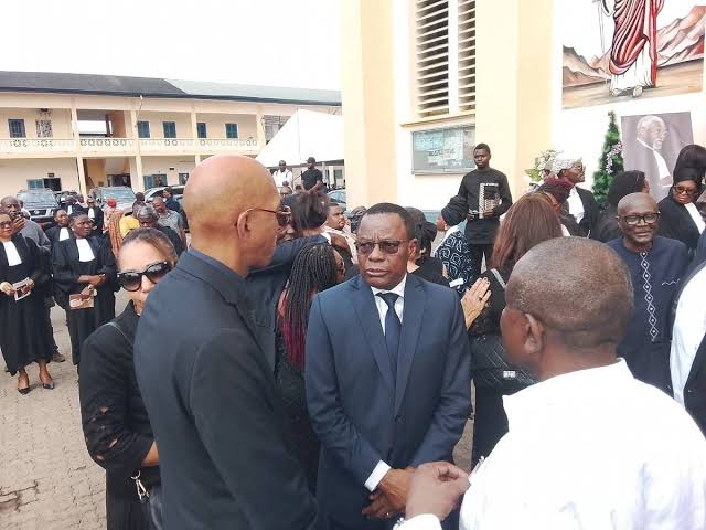 Actualité - Hommage de Maurice Kamto au Bâtonnier Yondo Black Mandengue