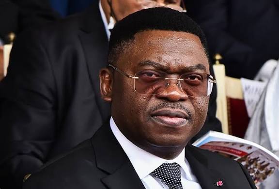 Actualité - Le Secrétaire général de la Présidence de la République, Ferdinand Ngoh Ngoh, a notifié l’autorisation d’un marché de gré à gré d’un montant de 21,4 milliards de FCFA pour la fourniture et l’installation de 21 500 lampadaires solaires.