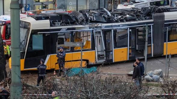 Actualité - Tragédie à Milan : un tramway déraille et s'encastre dans un immeuble