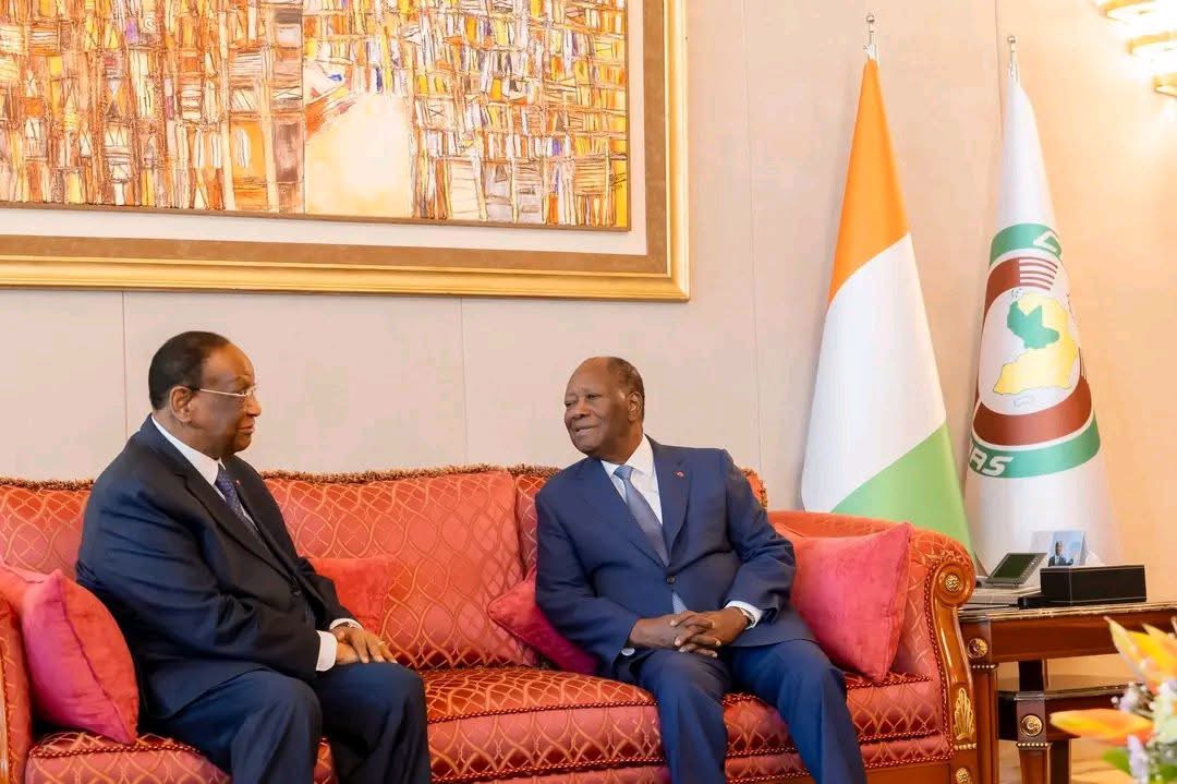 Actualité - Attaques au Mali : la prudente main tendue d’Alassane Ouattara à Assimi Goïta