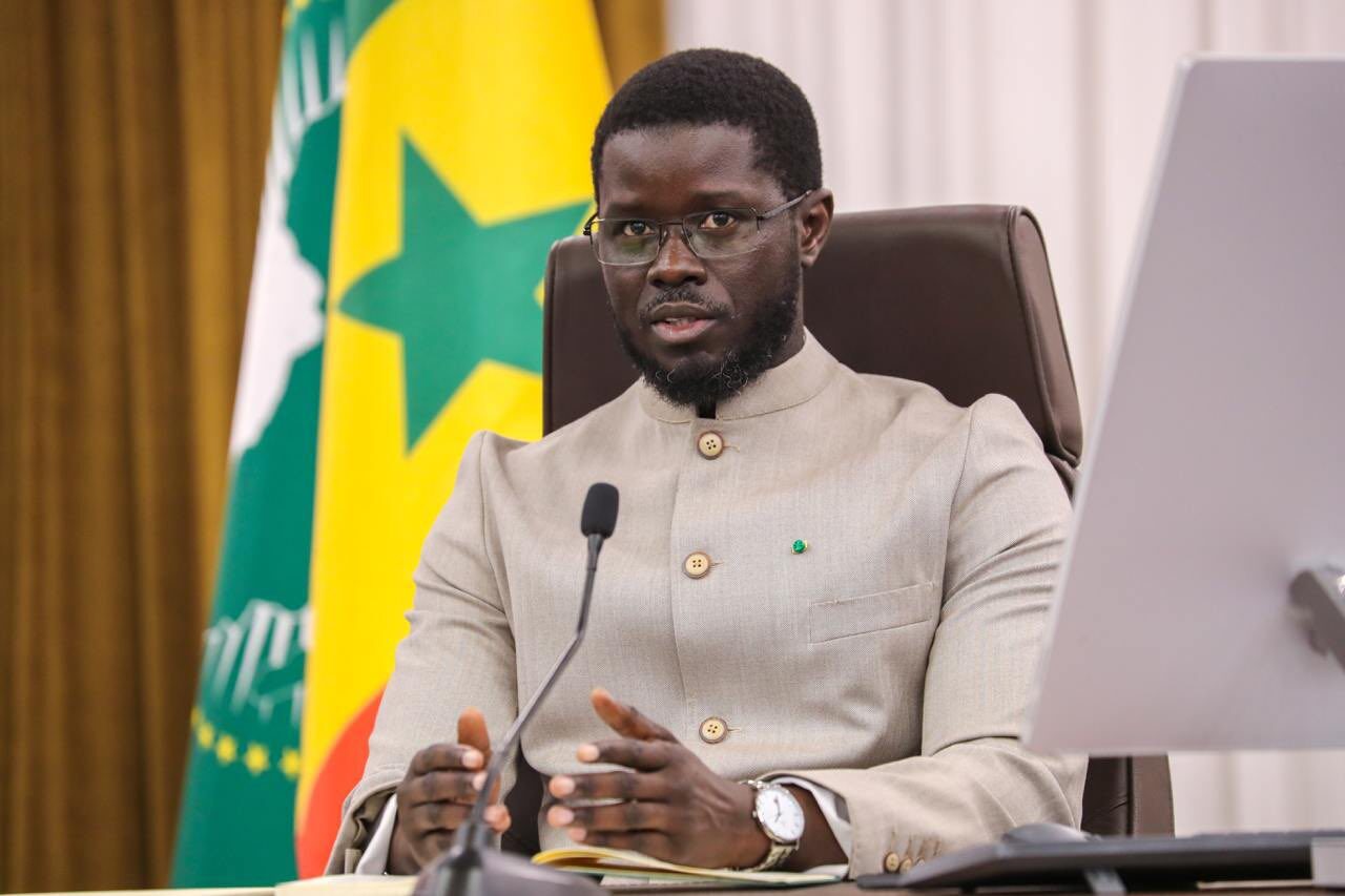 Actualité - Sénégal : dans l’ombre de Sonko, l’émancipation risquée de Diomaye Faye En structurant sa propre coalition, Bassirou Diomaye Faye s’approche d’un point de non-retour.