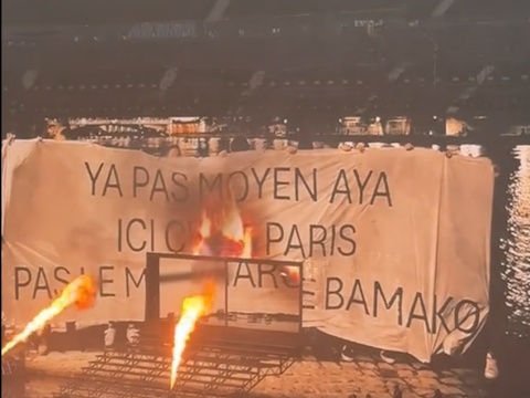 video - Aya Nakamura brule une banderole raciste en plein concert au stade de france