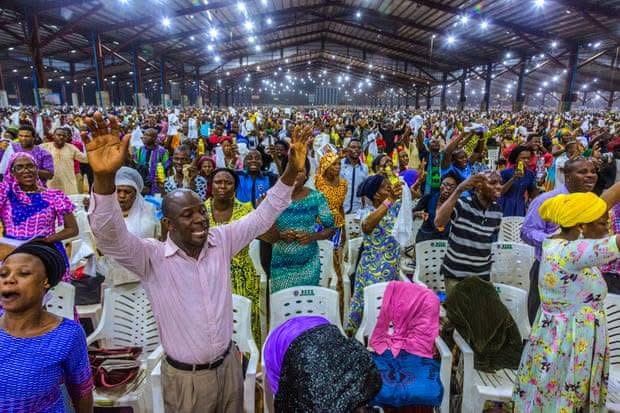 Actualité - RDC : comment les Églises de réveil se sont imposées comme la deuxième religion dans le pays