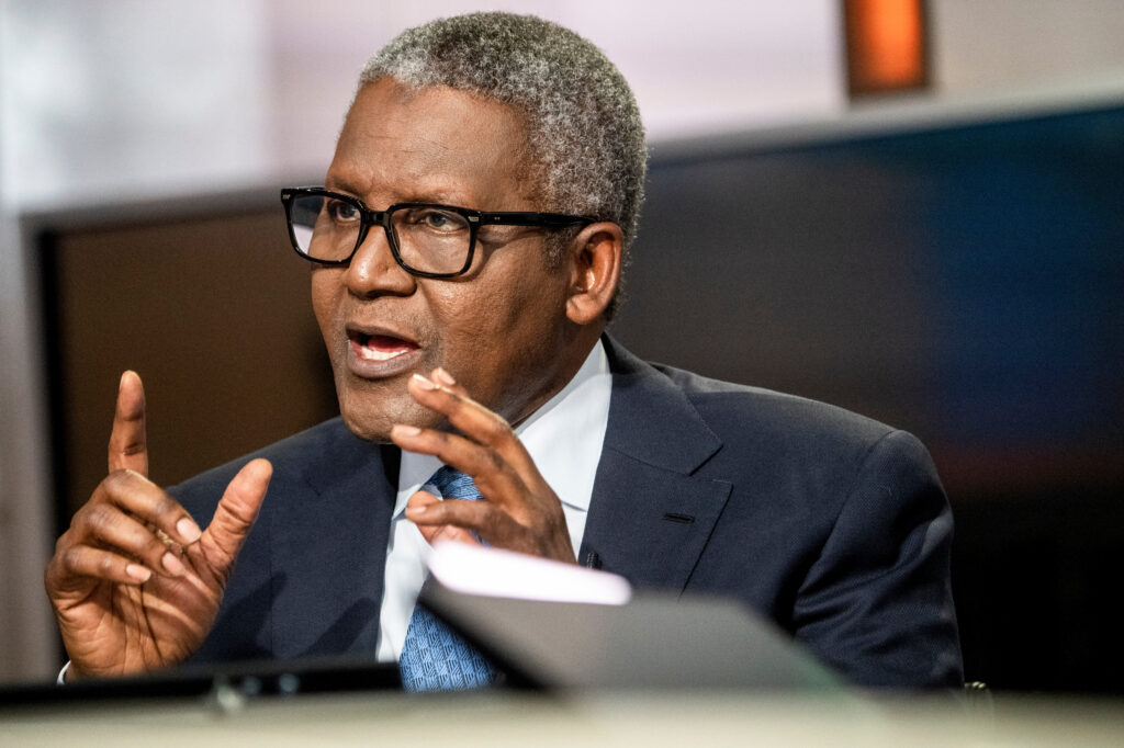 Actualité - Dangote prépare l’entrée en Bourse de sa raffinerie avec un prix indicatif de 0,35 dollar par action