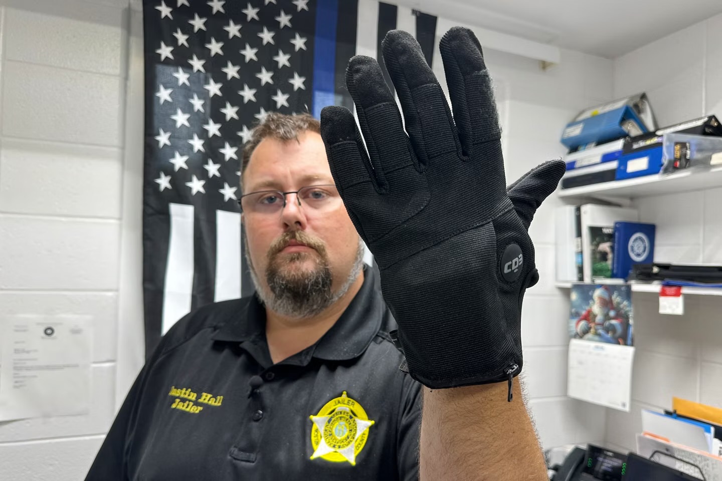 Actualité - États-Unis : l’ICE prévoit de dépenser 20 millions de dollars pour s’équiper de gants à décharges électriques