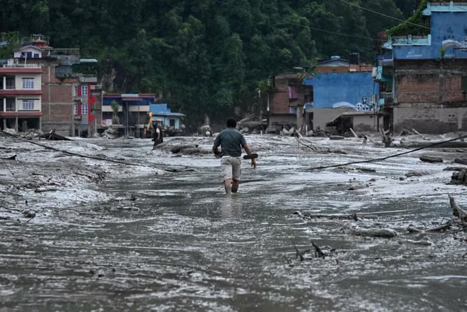 Actualité - CATASTROPHE DANS L'HIMALAYA : UN EFFONDREMENT GLACIAIRE RASE LA FRONTIÈRE SINO-NÉPALAISE