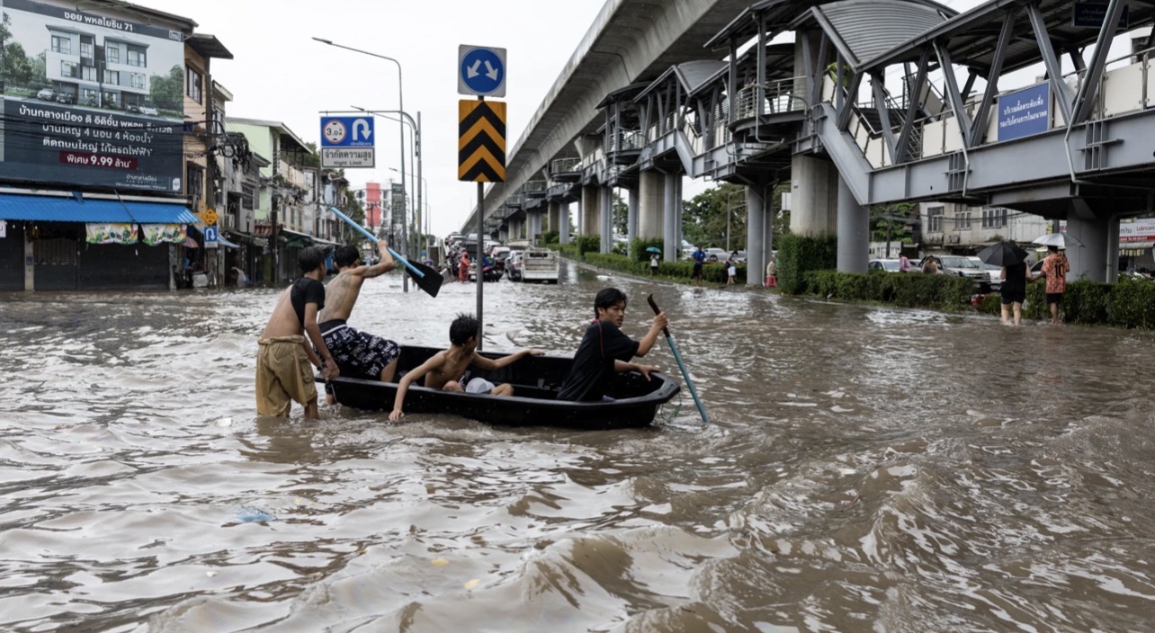 Actualité - BANGKOK SOUS LES EAUX : L’ÉTAT DE CATASTROPHE NATURELLE DÉCLARÉ DANS LA CAPITALE THAÏLANDAISE