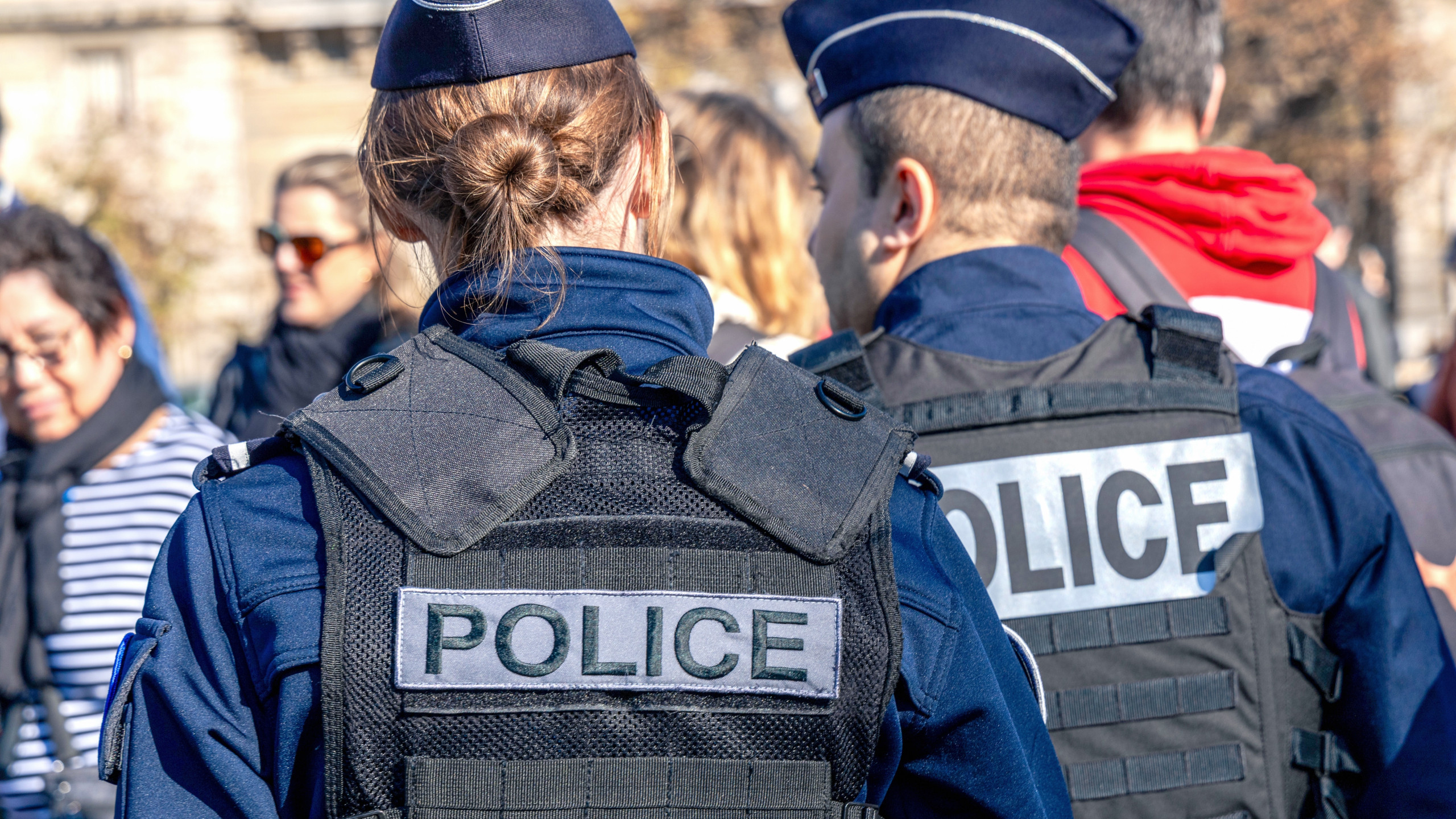 Actualité - Paris : une policière pourchassée et frappée en marge du blocage des lycées