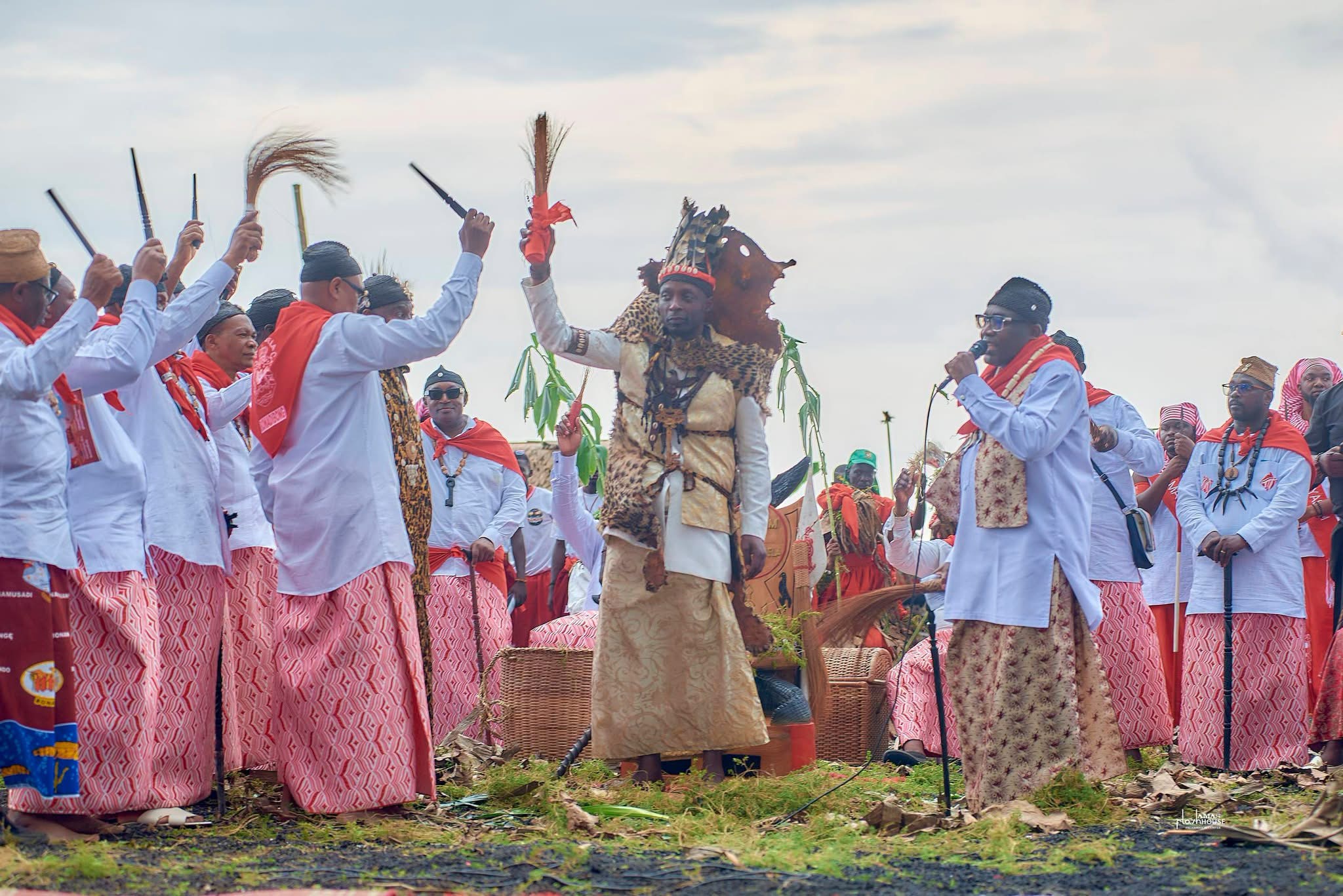 Actualité - SACRE ROYAL — QUAND LE WOURI S’INCLINE DEVANT L’HISTOIRE
